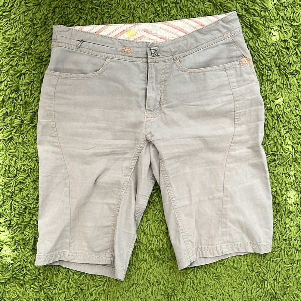 Mountain Hardwear hiking capri shorts Adjustable